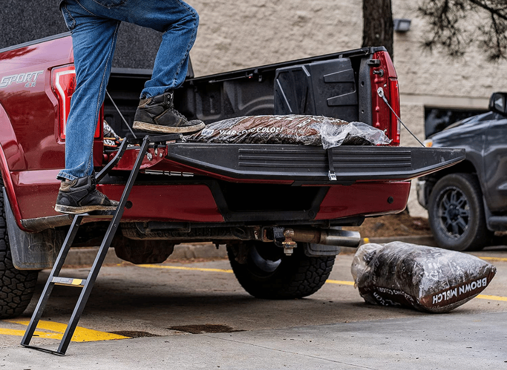 Choosing the Right Tailgate Ladder to Load Your Cargo